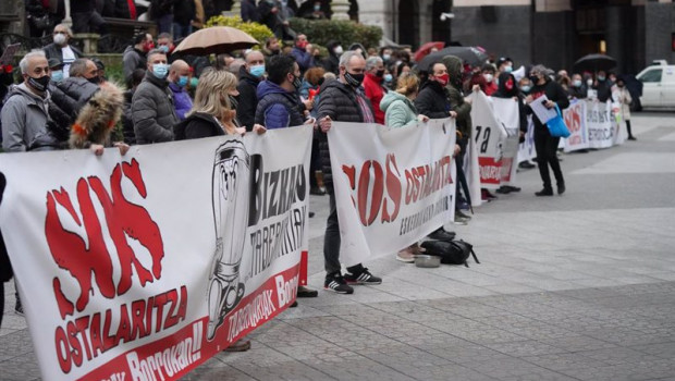 ep un grupo de personas perteneciente al sector hostelero de vizcaya participa en la concentracion