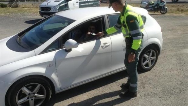 ep un guardia civil realizacontrolalcoholemia