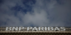 logo de bnp paribas sur un immeuble a paris 20230804141813 