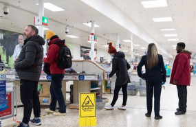 ep 2020 london united kingdom coronavirus crisis late minute shoppers seen at tesco extra at surrey