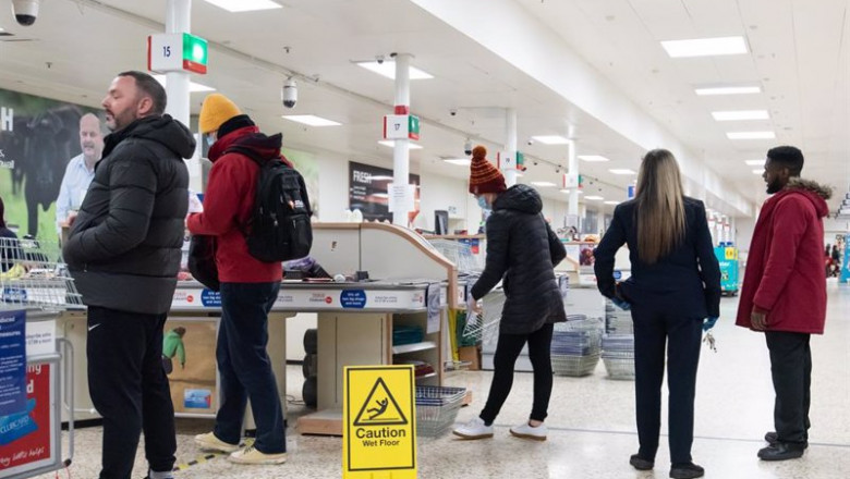 ep 2020 london united kingdom coronavirus crisis late minute shoppers seen at tesco extra at surrey ep 2020 london united kingdom coronavirus crisis late minute shoppers seen at tesco extra at surrey