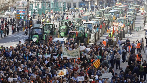 ep agricultores y ganaderos organizan una tractorada para manifestarse por la situacion limite que