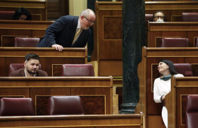 ep archivo   el diputado de erc joan capdevila i detras conversa en una sesion plenaria con la