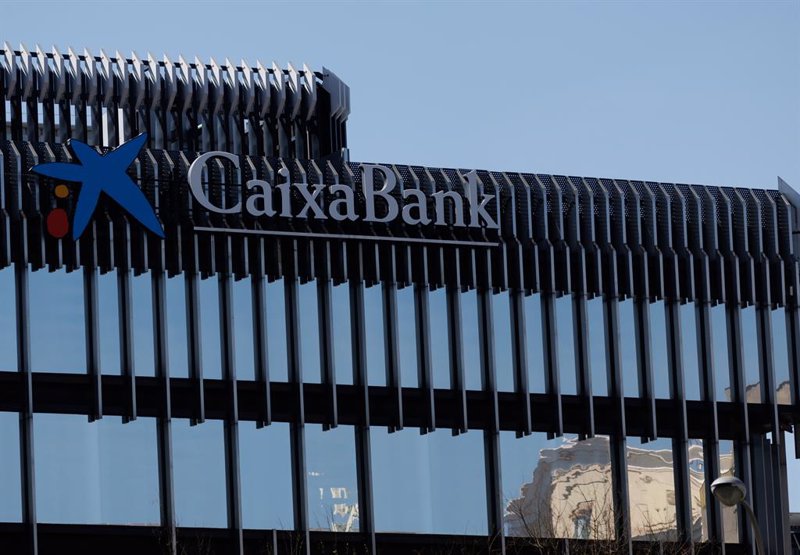 Barclays apuesta por CaixaBank y le otorga una valoración de 5 euros por acción