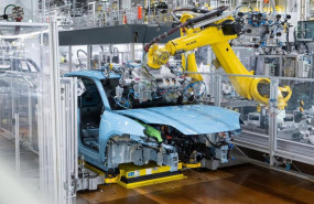 ep archivo   porsche ensambla el macan numero un millon en la planta de montaje de leipzig
