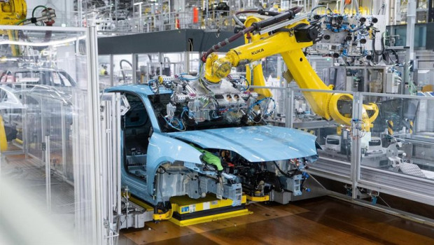 ep archivo   porsche ensambla el macan numero un millon en la planta de montaje de leipzig
