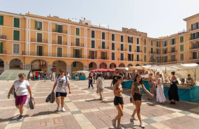 ep archivo   turistas paseando por palma a 11 de julio de 2023 en palma de mallorca mallorca