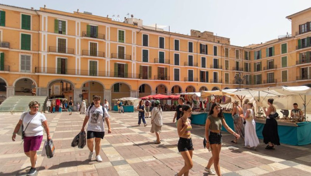 ep archivo   turistas paseando por palma a 11 de julio de 2023 en palma de mallorca mallorca