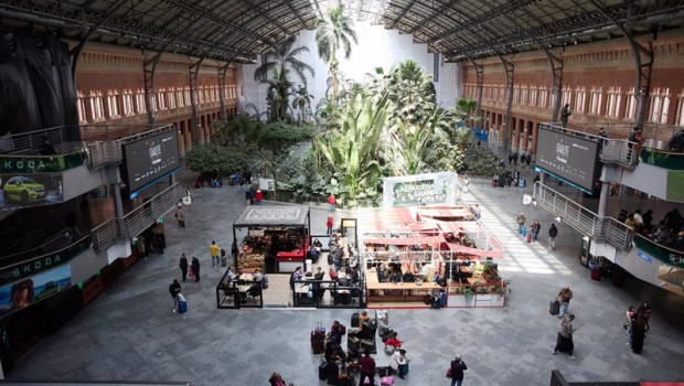 ep archivo un grupo de personas con maletas en una de las instalaciones de atocha ep archivo un grupo de personas con maletas en una de las instalaciones de atocha