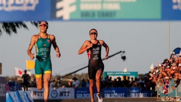 ep ashleigh gentle vicky holland triatlon series mundiales gold coast