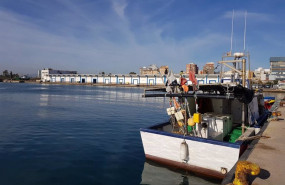 ep barco en un puerto de la comunitat valenciana