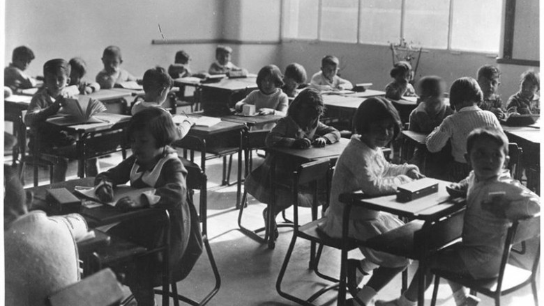 Clase del Instituto-Escuela en la Sección Hipódromo, 1933. Fotografía reproducida en la revista Crónica, 29 de enero de 1933. | INSTITUCIÓN LIBRE DE ENSEÑANZA ep clase del instituto-escuela en la seccion hipodromo 1933 fotografia reproducida en la revista