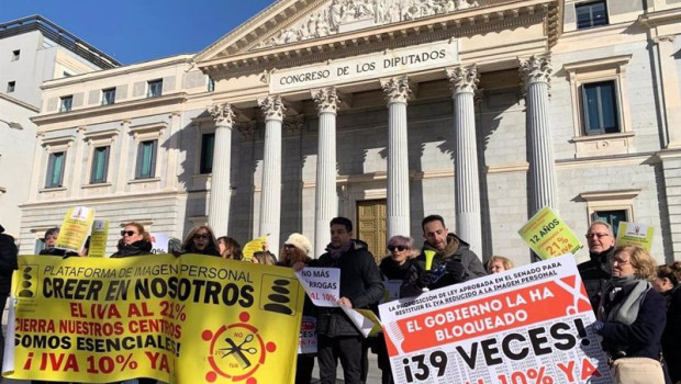 ep concentracion del sector de la imagen personal frente al congreso de los diputados para exigir la ep concentracion del sector de la imagen personal frente al congreso de los diputados para exigir la