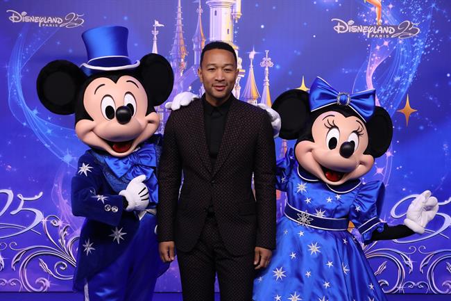 ep disneyland paris cumple 25 anoslo celebratodoalto