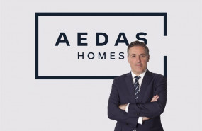 ep el consejero delegado de aedas homes david martinez posa delante del logo de la empresa