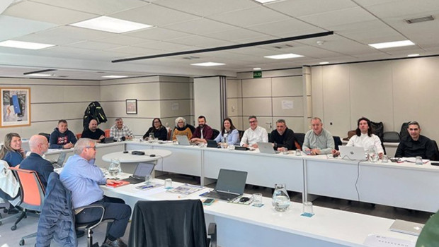 ep el convenio del vidrio y la ceramica alcanzan un preacuerdo para una subida salarial de hasta el