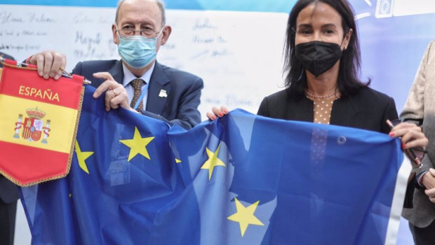 ep el coordinador del corredor atlantico europeo carlo secchi y la secretaria de estado de