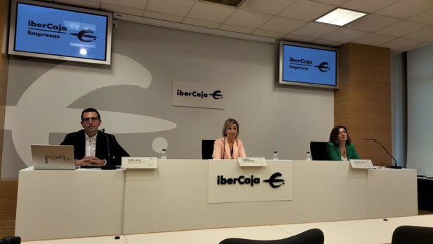 ep el jefe de estrategia comercial de banca de empresas de ibercaja tono ruiz la directora de banca