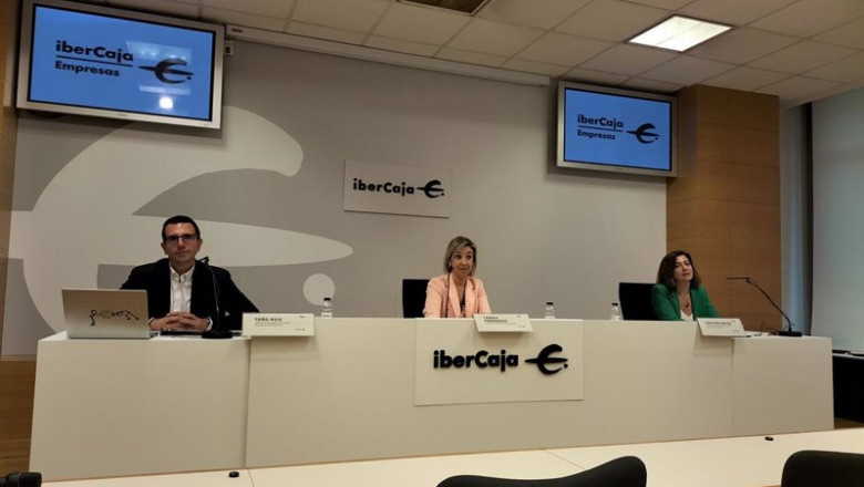 El jefe de Estrategia Comercial de Banca de Empresas de Ibercaja, Toño Ruiz. La directora de Banca de Empresas de la entidad, Teresa Fernández, y la jefa de Desarrollo de Negocio de Empresas, Cristina Mateo. | EUROPA PRESS ep el jefe de estrategia comercial de banca de empresas de ibercaja tono ruiz la directora de banca