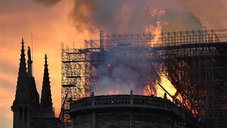 Fire breaks out at Notre Dame Cathedral in Paris | Julien Mattia/Le Pictorium Agenc / DPA ep fire breaks out at notre dame cathedral in paris 20190415231502