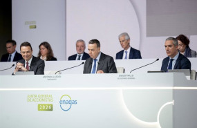 ep i d en primera fila el consejero delegado de enegas arturo gonzalo el presidente de enegas