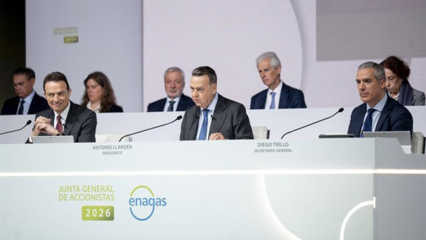 ep i d en primera fila el consejero delegado de enegas arturo gonzalo el presidente de enegas