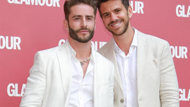 La revista Glamour organiza una fiesta de lo más especial en el Hotel Santo Mauro de Madrid para homenajear a la conocida influencer internacional, Chiara Ferragni. Pelayo Díaz fue uno de los invitados y apareció locamente enamorado de su marido Andy. El | JOSEFINA BLANCO ep la revista glamour organizafiestaloespecialhotel santo mauromadridhomenajearla conocida influencer internacional chiara ferragni pelayo diazunolos invitadosaparecio locamente enamoradosu marido andy el