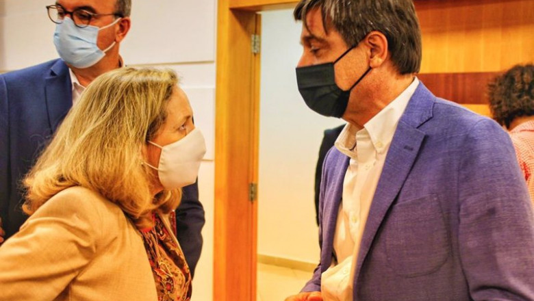 ep la vicdepresidente del gobierno nadia calvino conversa con el presidente de asprocan domingo