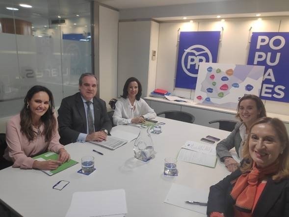 ep los miembros del consejo general de farmaceuticos ana lopez-casero tesorera jesus aguilar