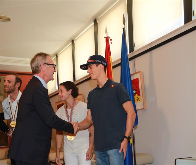 El ministro José Guirao estrecha la mano de Jorge Prado | EUROPA PRESS ep ministro jose guirao estrechamanojorge prado