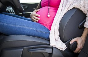 ep mujer embarazada conduciendo
