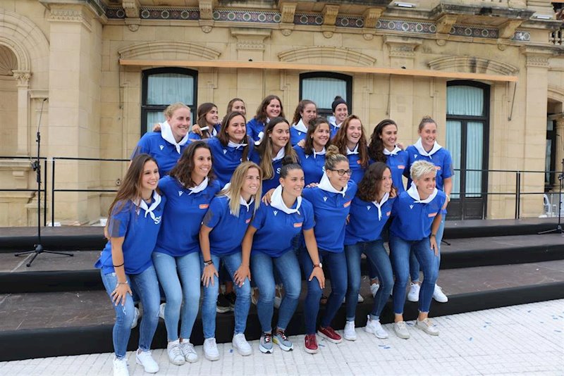ep representantes de los equipos de futbol y hockey femenino de la real sociedad