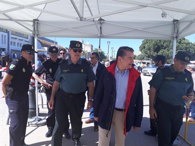 Sanz con la Guardia Civil en Bajo de Guía | DELEGACIÓN DEL GOBIERNO ep sanzla guardia civilbajoguia