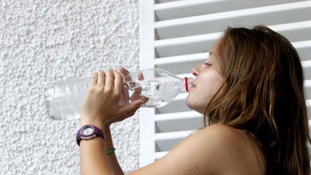 ep sol calor temperaturas buen tiempo bebiendo agua refrescarse