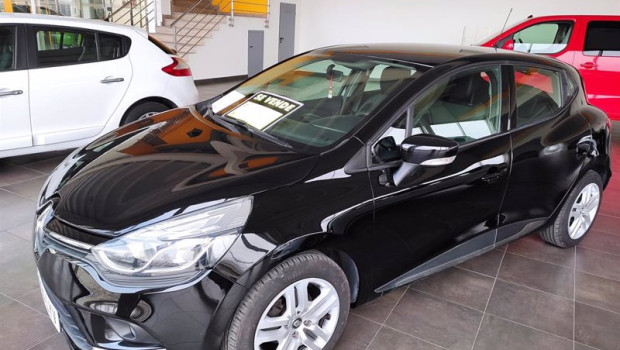 ep turismo de ocasion expuesto en un concesionario