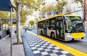 ep un bus del amb en una parada