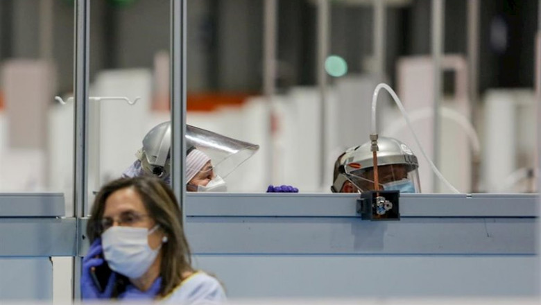 ep una sanitaria protegida con mascarilla