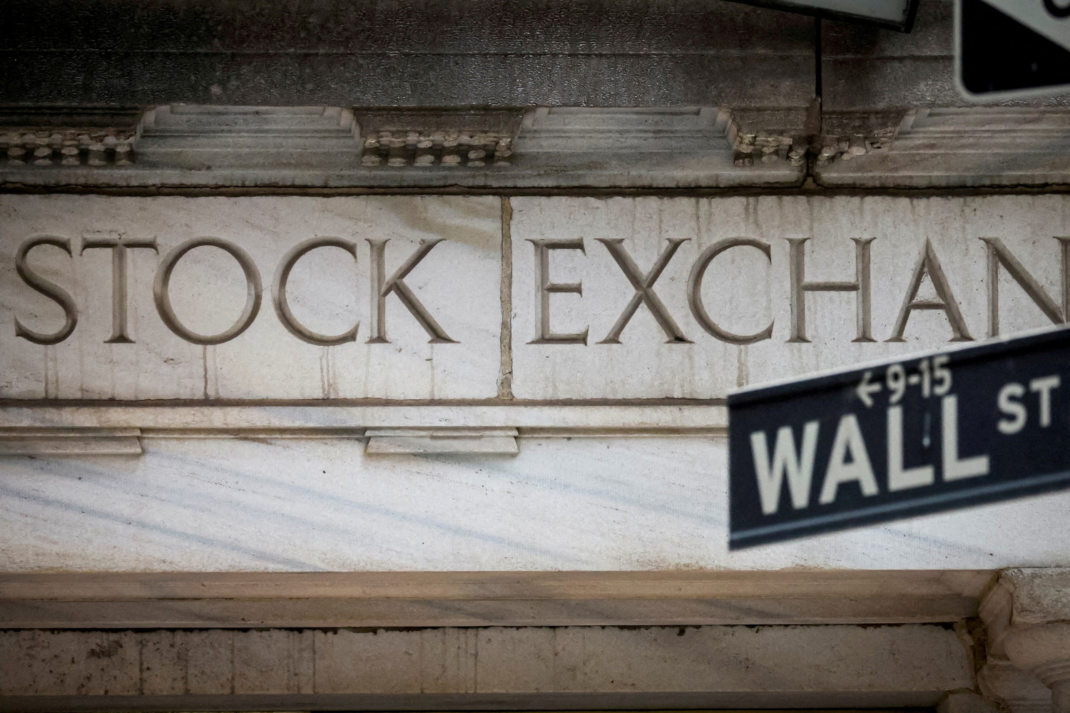 Ganancias moderadas en Wall Street con el foco en el techo de deuda