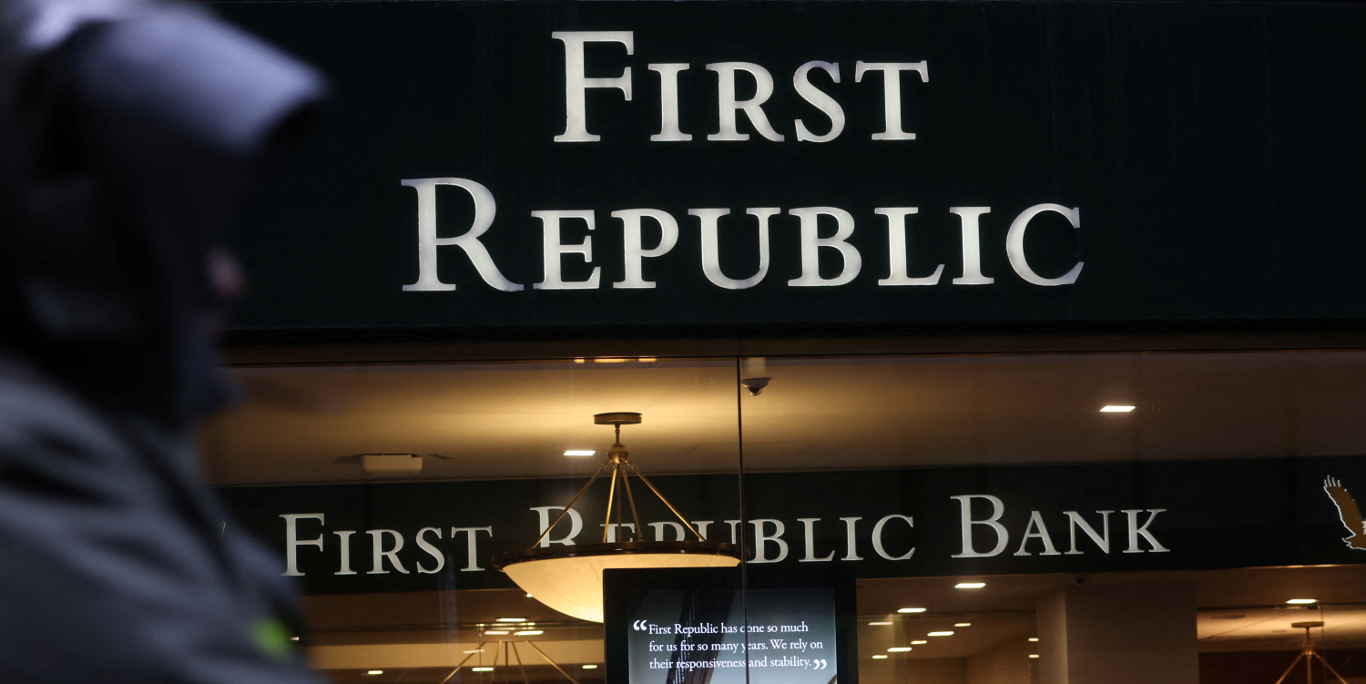 une succursale de la first republic bank a midtown manhattan a new york 20230429094613 