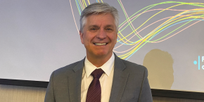 christopher waller l un des gouverneurs de la fed pose pour une photo avant un discours a san francisco 20241203104618 