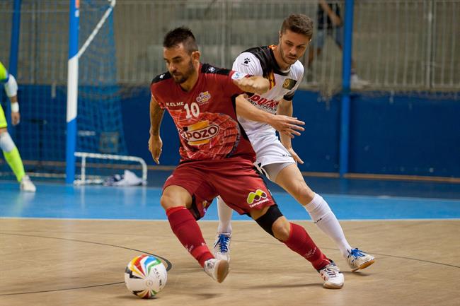 Adri, de ElPozo Murcia, en un partido ante Santa Coloma | LNFS ep adri de elpozo murcia enpartidosanta coloma