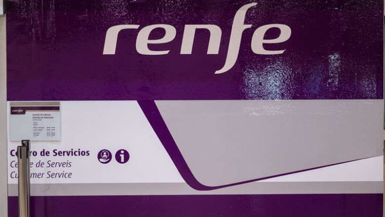 ep archivo centro de servicios de renfe en la estacion de barcelona sants ep archivo centro de servicios de renfe en la estacion de barcelona sants