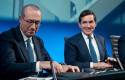 ep archivo   el consejero delegado de bbva onur gen i y su presidente carlos torres vila d durante