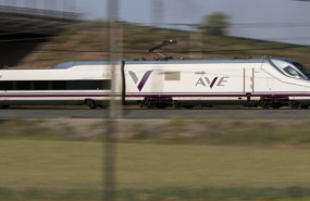 ep archivo   imagen de recurso de un tren ave