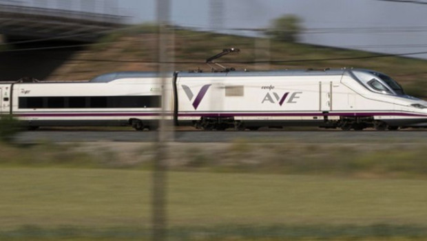 ep archivo imagen de recurso de un tren ave ep archivo imagen de recurso de un tren ave