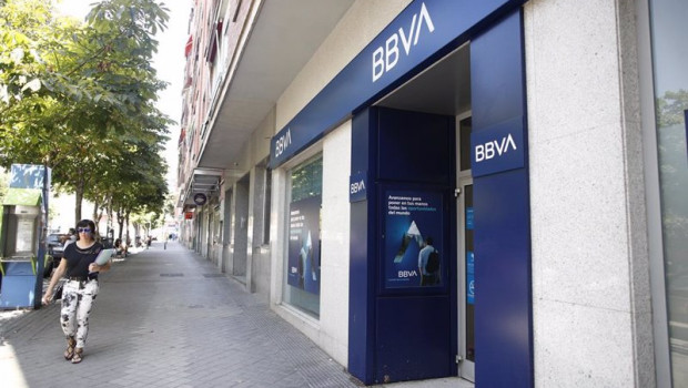 ep archivo   oficina del bbva en madrid con el nuevo logo de la compania