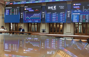 ep archivo varios paneles del ibex 35 en el palacio de la bolsa a 7 de julio de 2023 en madrid ep archivo varios paneles del ibex 35 en el palacio de la bolsa a 7 de julio de 2023 en madrid