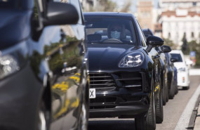 ep archivo   varios vehiculos circulan por la carretera a 7 de abril de 2021 en madrid espana la