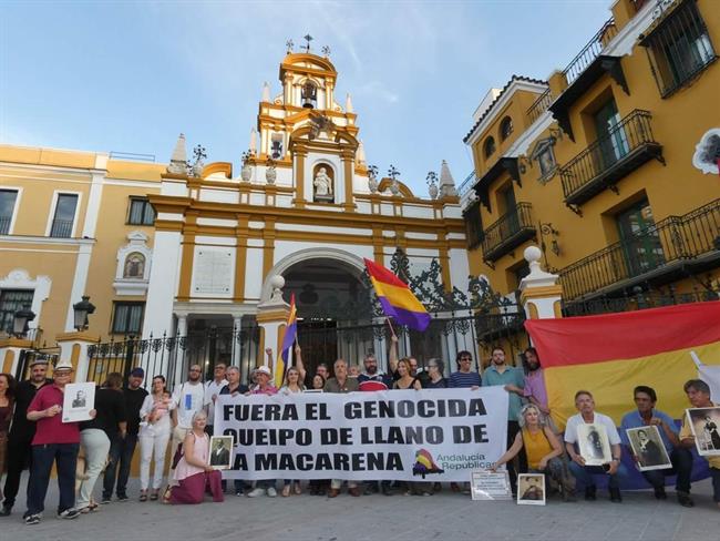 Concentración por la memoria histórica en la basílica de la Macarena de Sevill | IU SEVILLA ep concentracionla memoria historicala basilicala macarenasevill