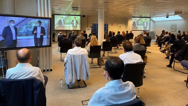 ep directivos de bbva reuninidos en la sede de la entidad en sevilla